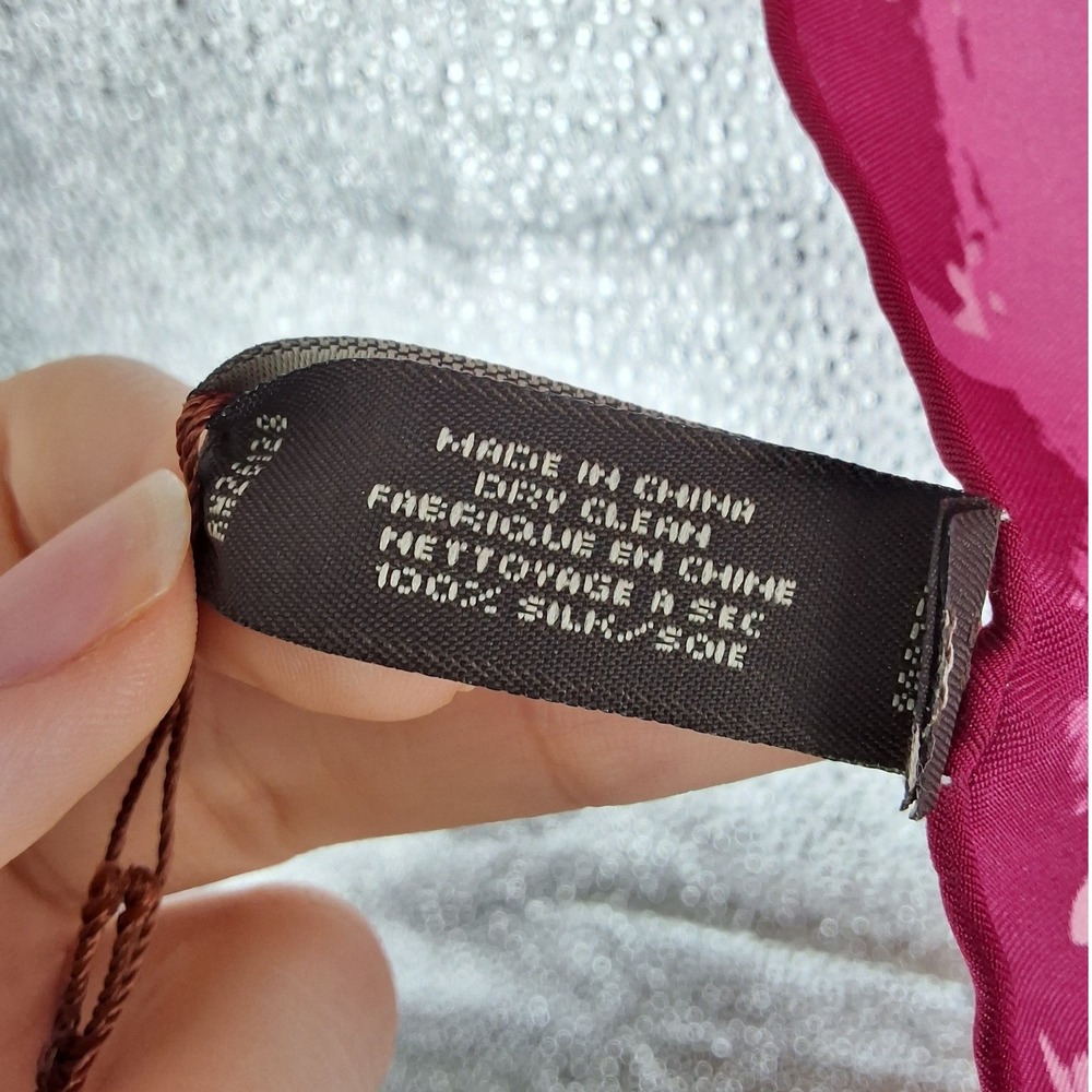 Coach NWT Magenta Pink Mini Floral Script Logo 100% Silk Square Scarf 27x27 - Picture 5 of 8